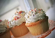 cupcakes desserts depth of field icing 3888x2592 wallpaper Art HD Wallpaper